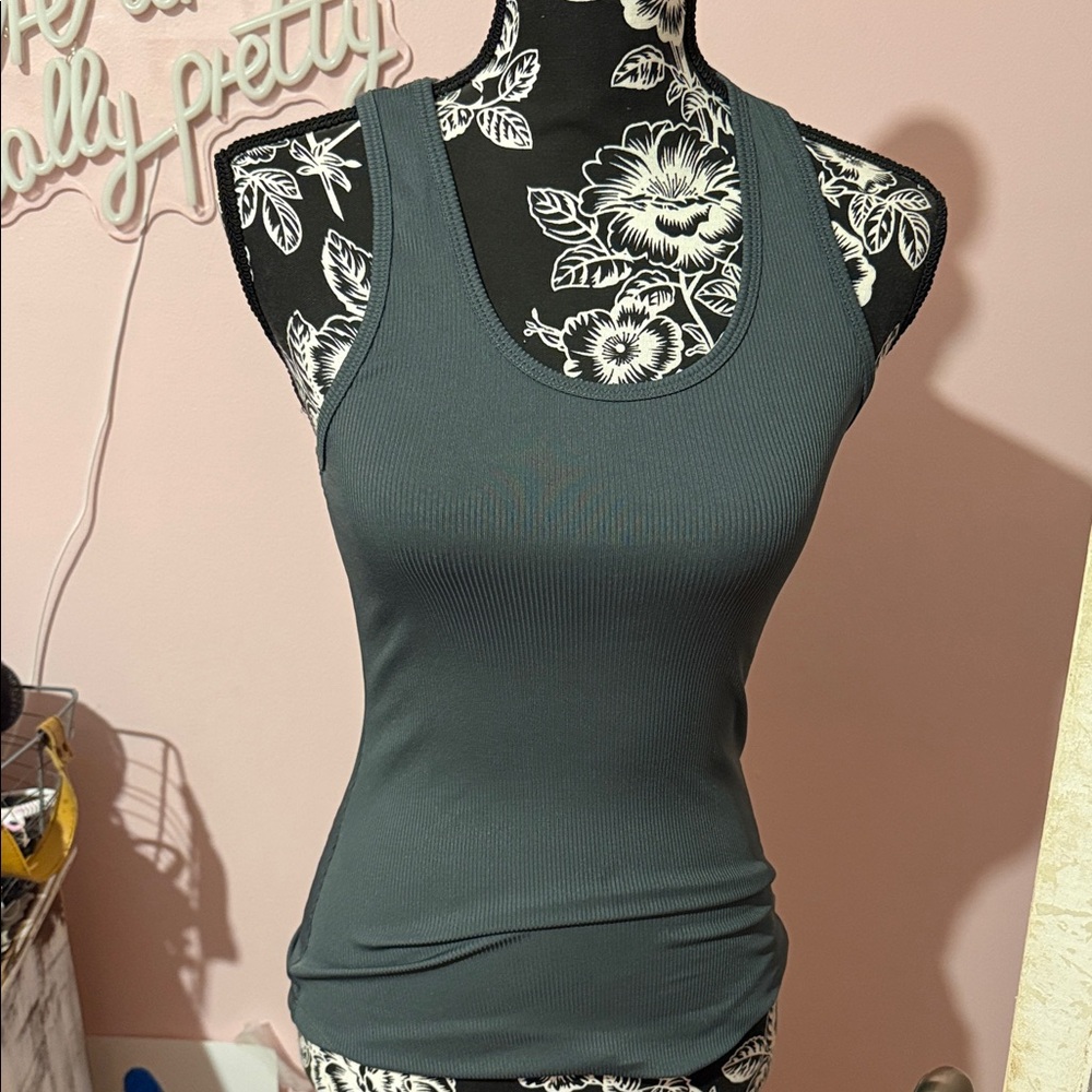 Under Armour Women's Dark Gray Tank Top